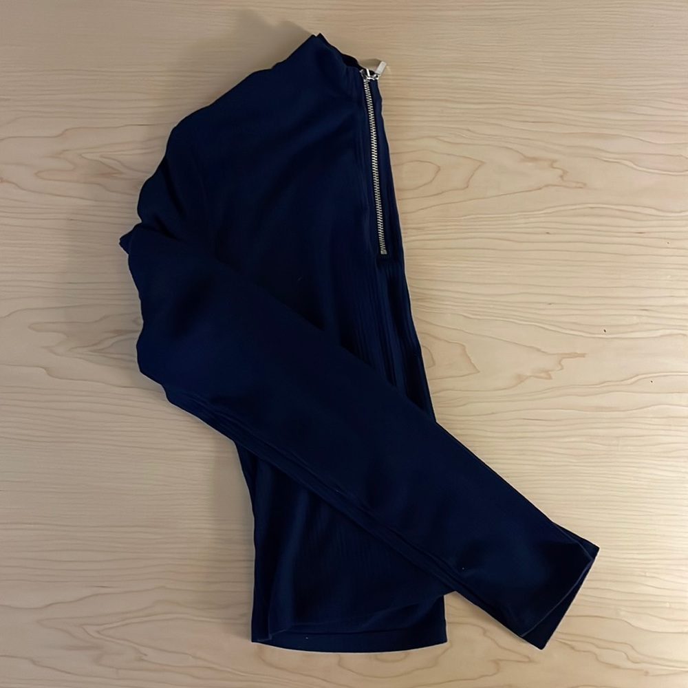blue cropped long sleeve